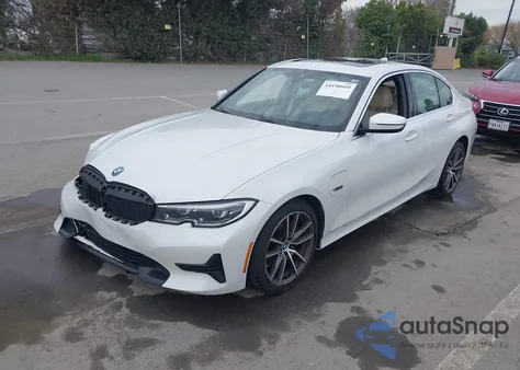 2022 BMW 3 Series 330E xDrive z USA, uszkodzony, nr VIN 3MW5P9J00N8C69839